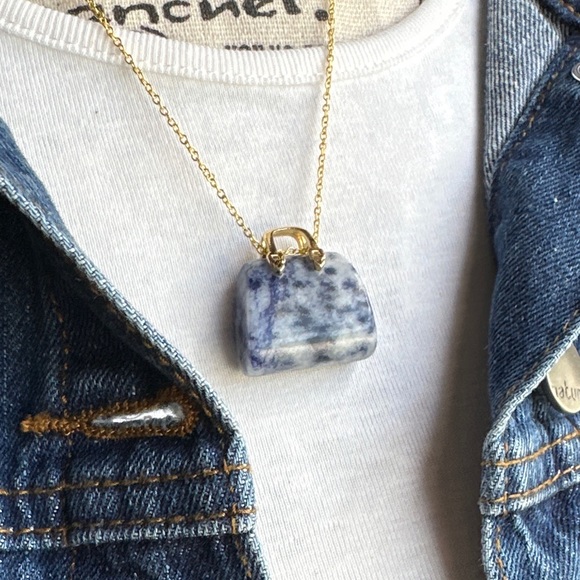 Alquimia Jewelry - Sodalite carved hand bag pendant Vermeil gold 925 stamped/healing crystals